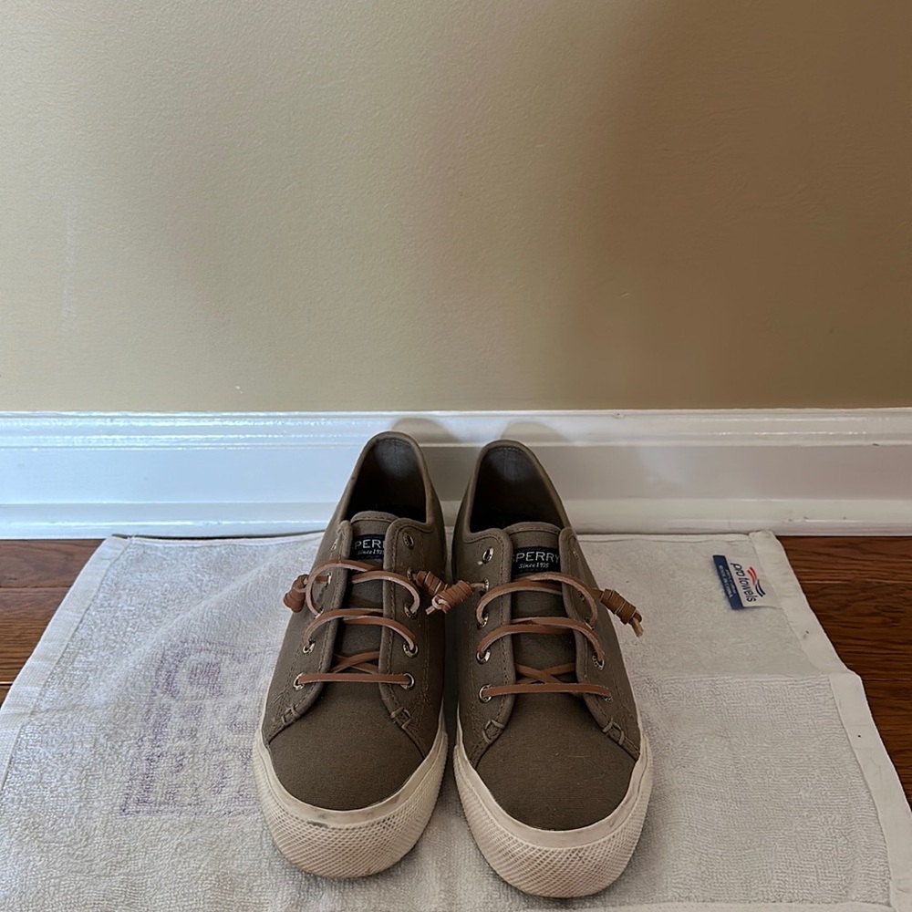 Sperry size 7.5 Crest Vibe Canvas Sneakers